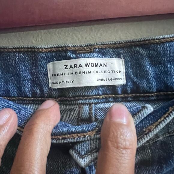 ZARA Ultra High Rise Stretchy Straight Leg Blue Jeans Raw Hem Medium Wash Size 6 - Picture 6 of 6
